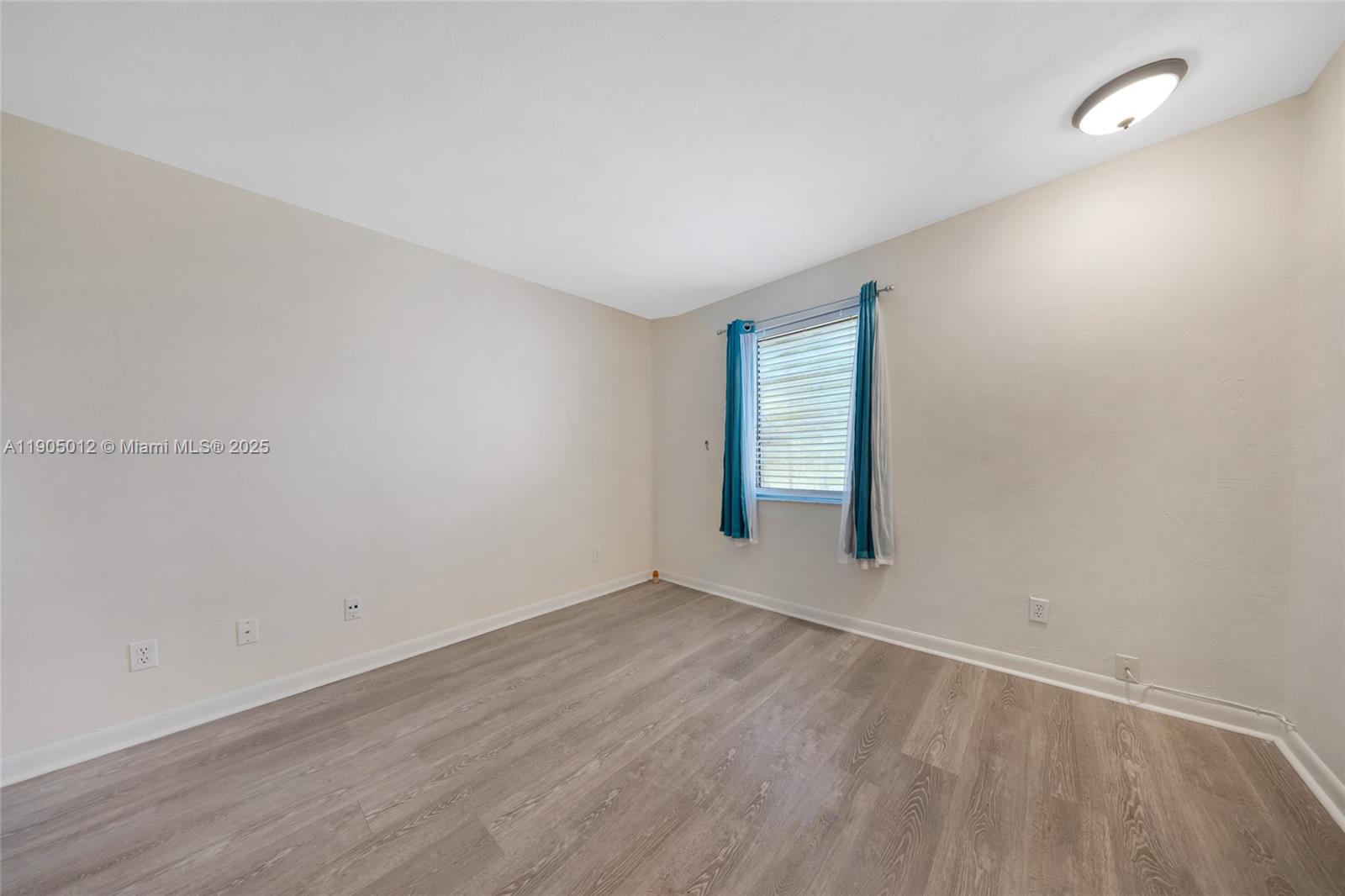 CASA GRANADA CONDO - Residential Lease