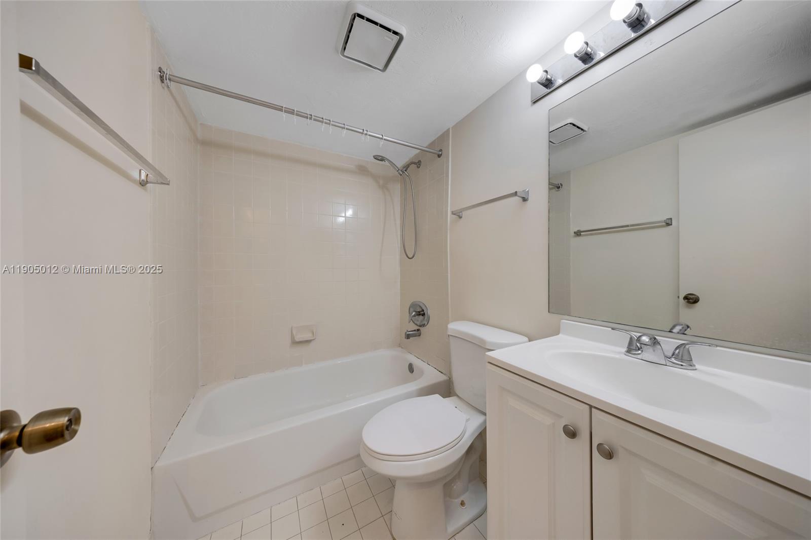 CASA GRANADA CONDO - Residential Lease