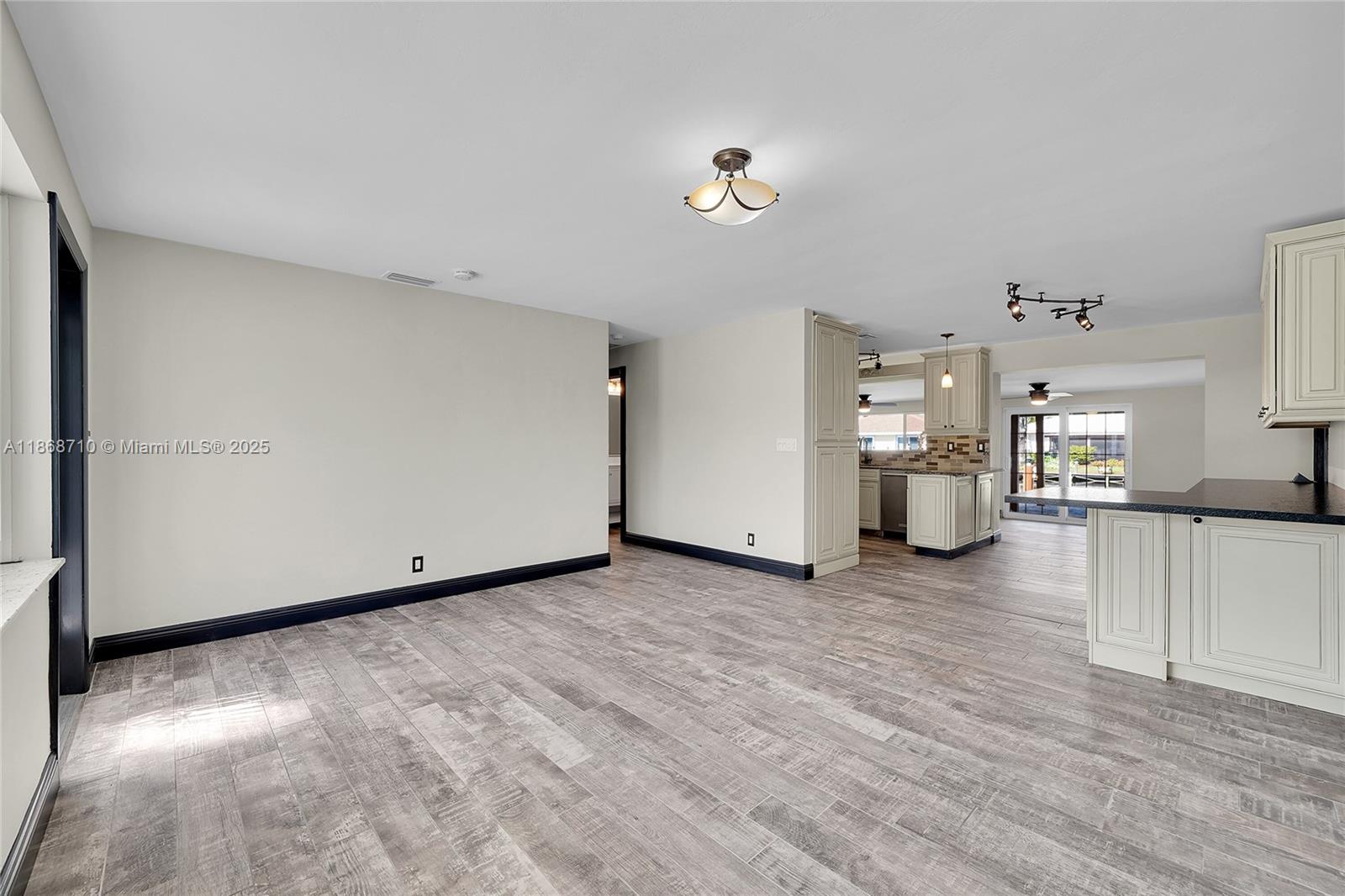 SNUG HARBOR SEC FOUR - Residential