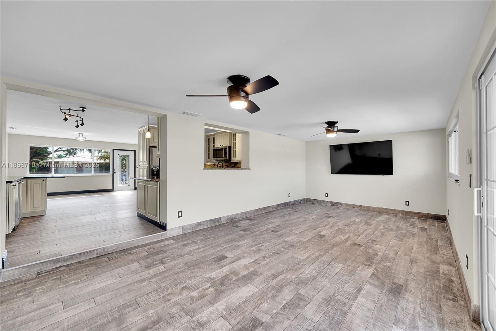 SNUG HARBOR SEC FOUR - Residential