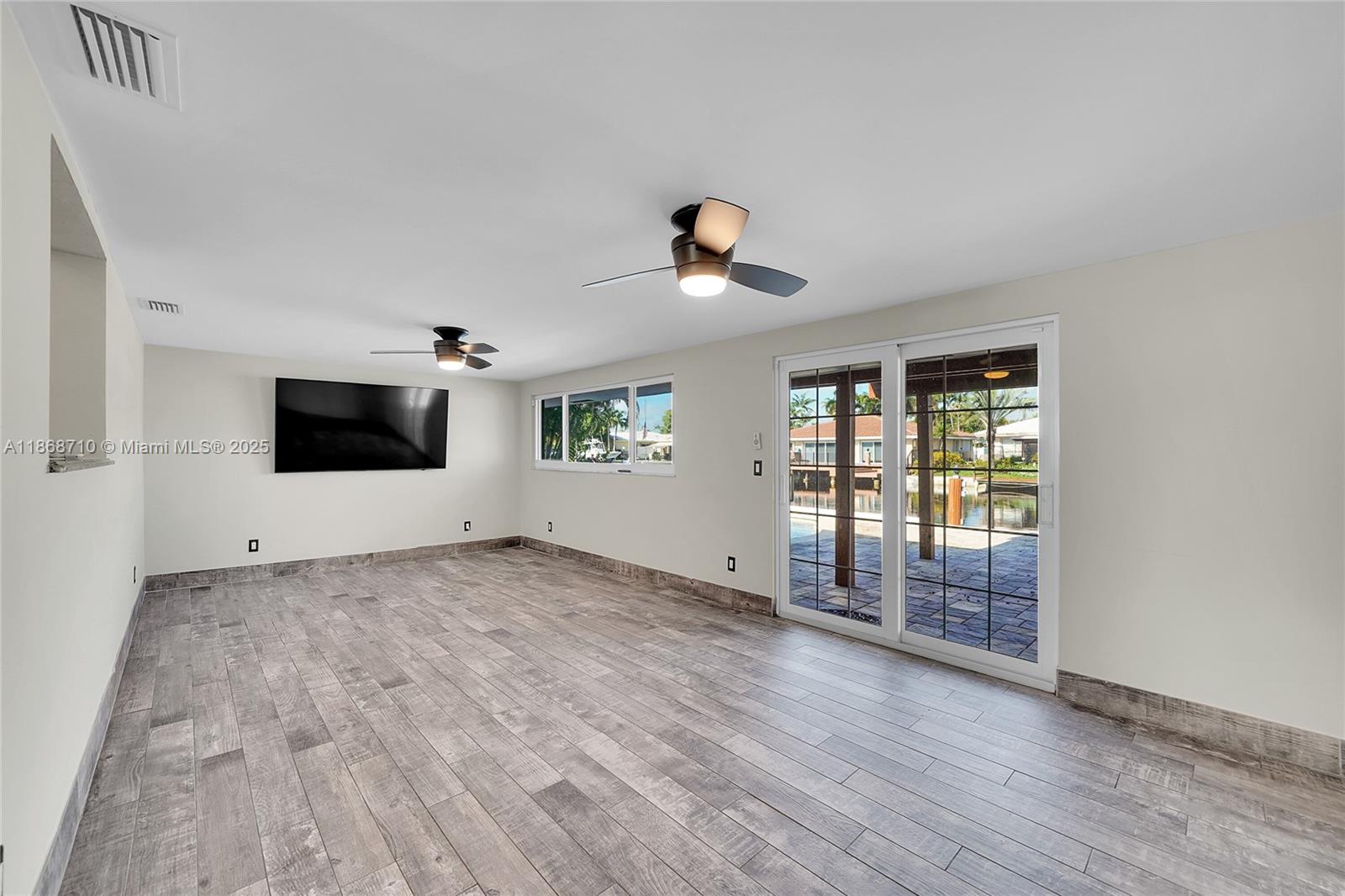 SNUG HARBOR SEC FOUR - Residential