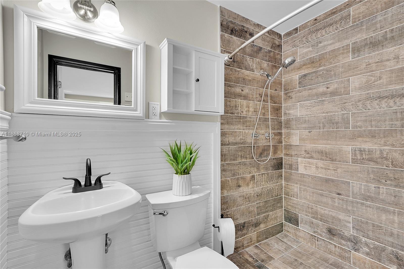 SNUG HARBOR SEC FOUR - Residential