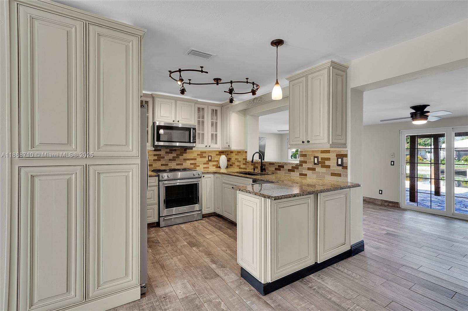 SNUG HARBOR SEC FOUR - Residential