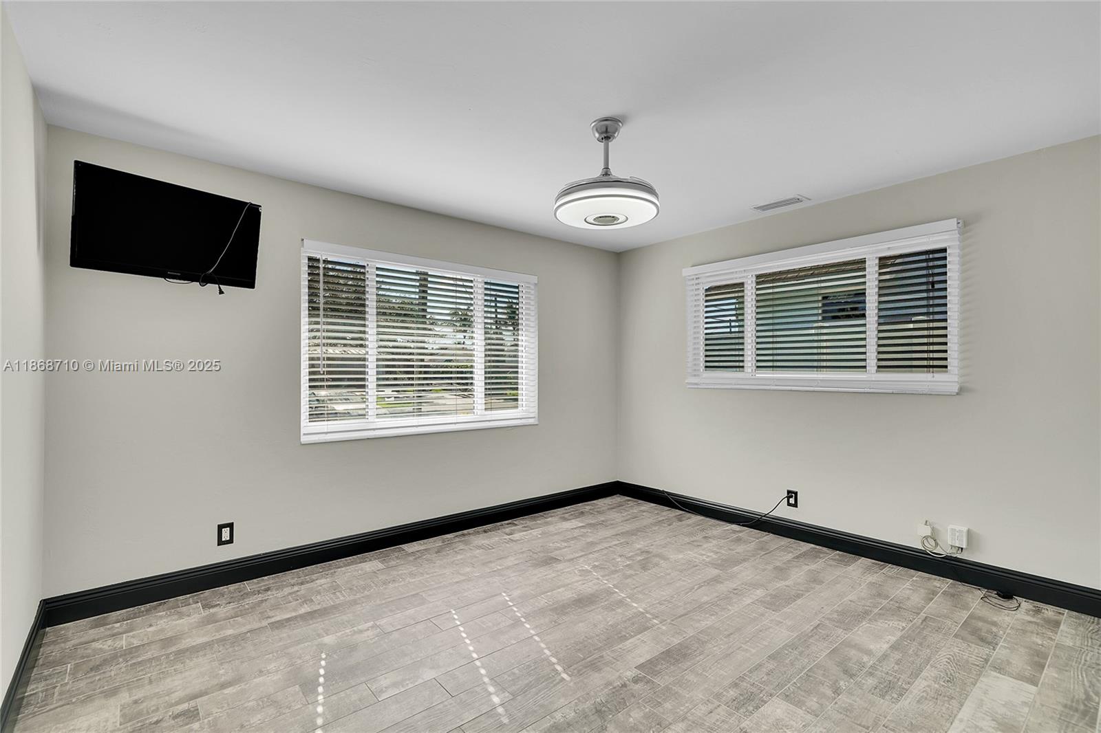 SNUG HARBOR SEC FOUR - Residential