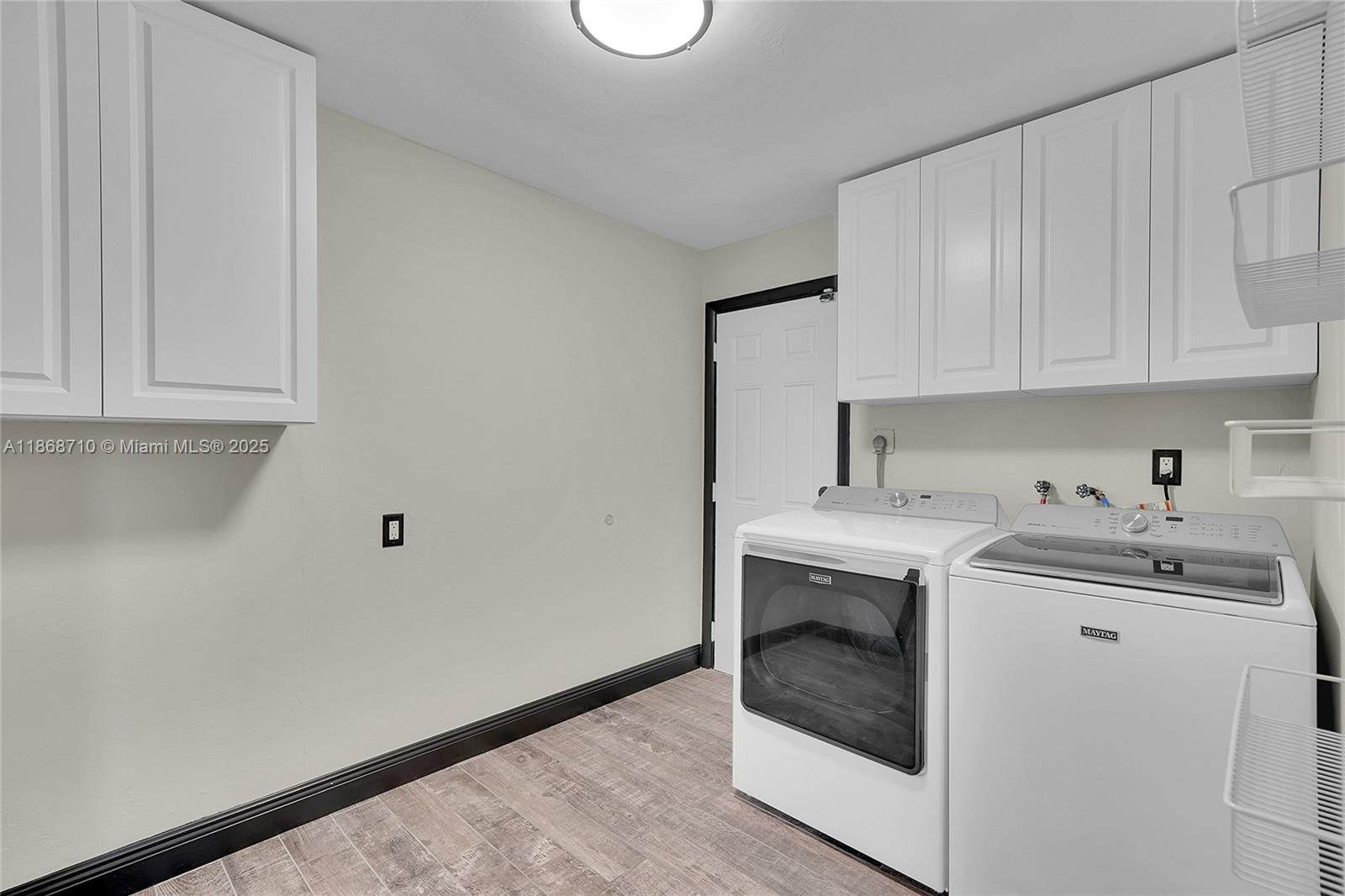 SNUG HARBOR SEC FOUR - Residential