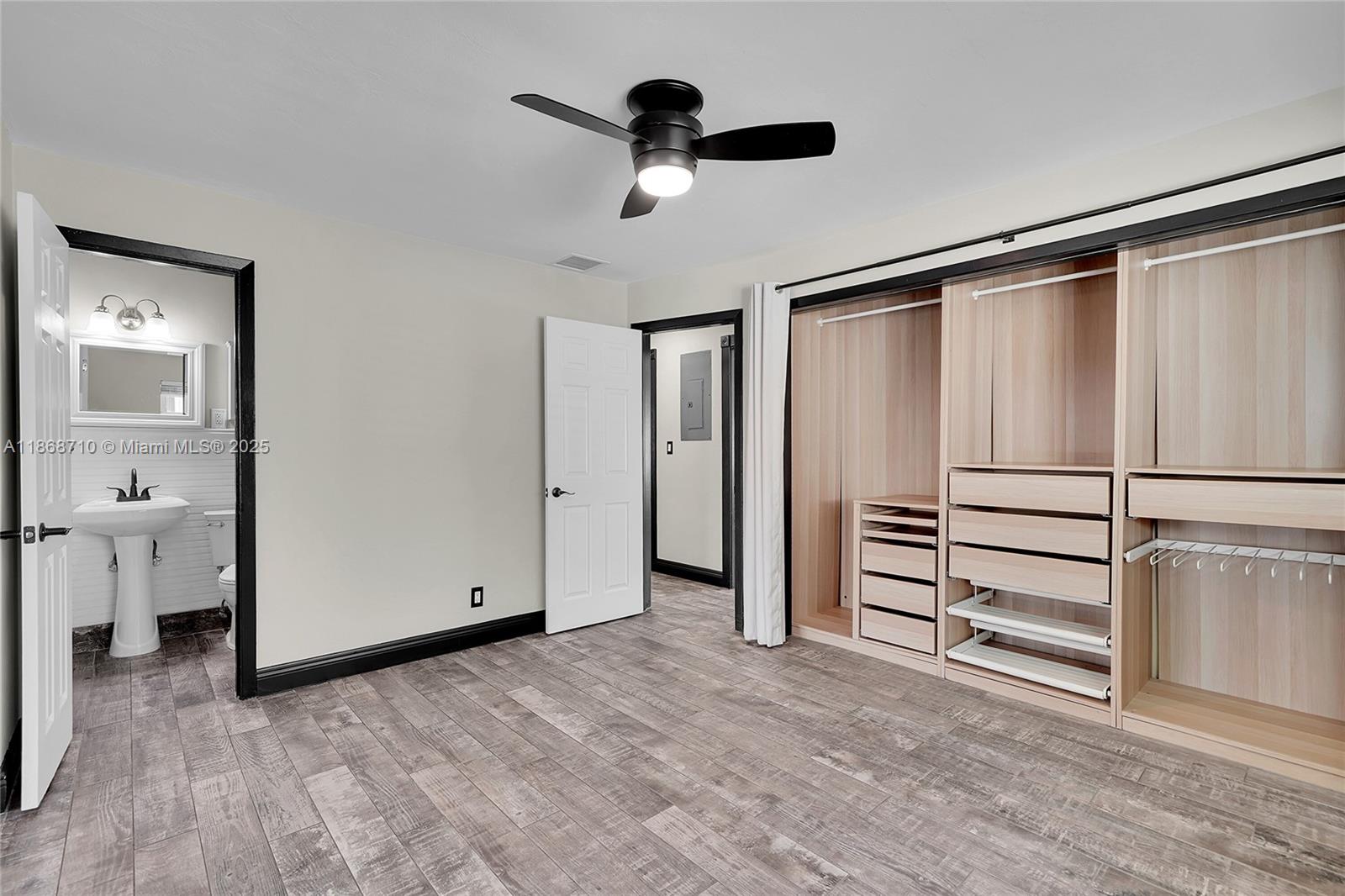 SNUG HARBOR SEC FOUR - Residential