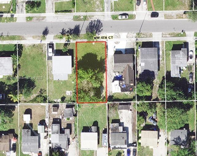 33-48-42 E 50 OF W 300 OF - Land