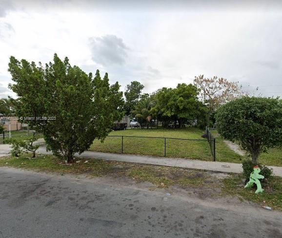 33-48-42 E 50 OF W 300 OF - Land