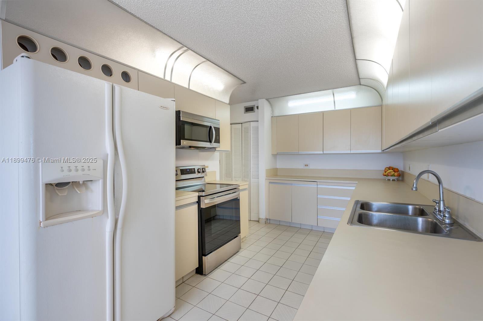 SUMMIT CONDO - Residential Lease