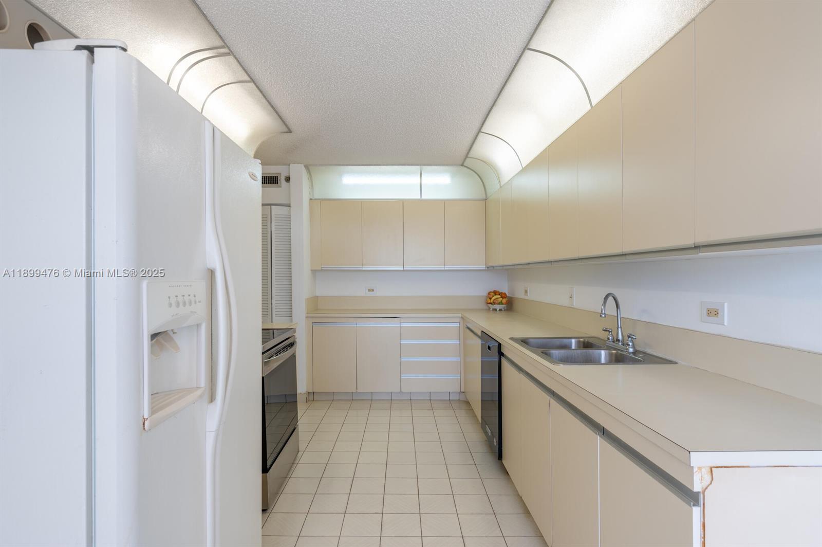 SUMMIT CONDO - Residential Lease