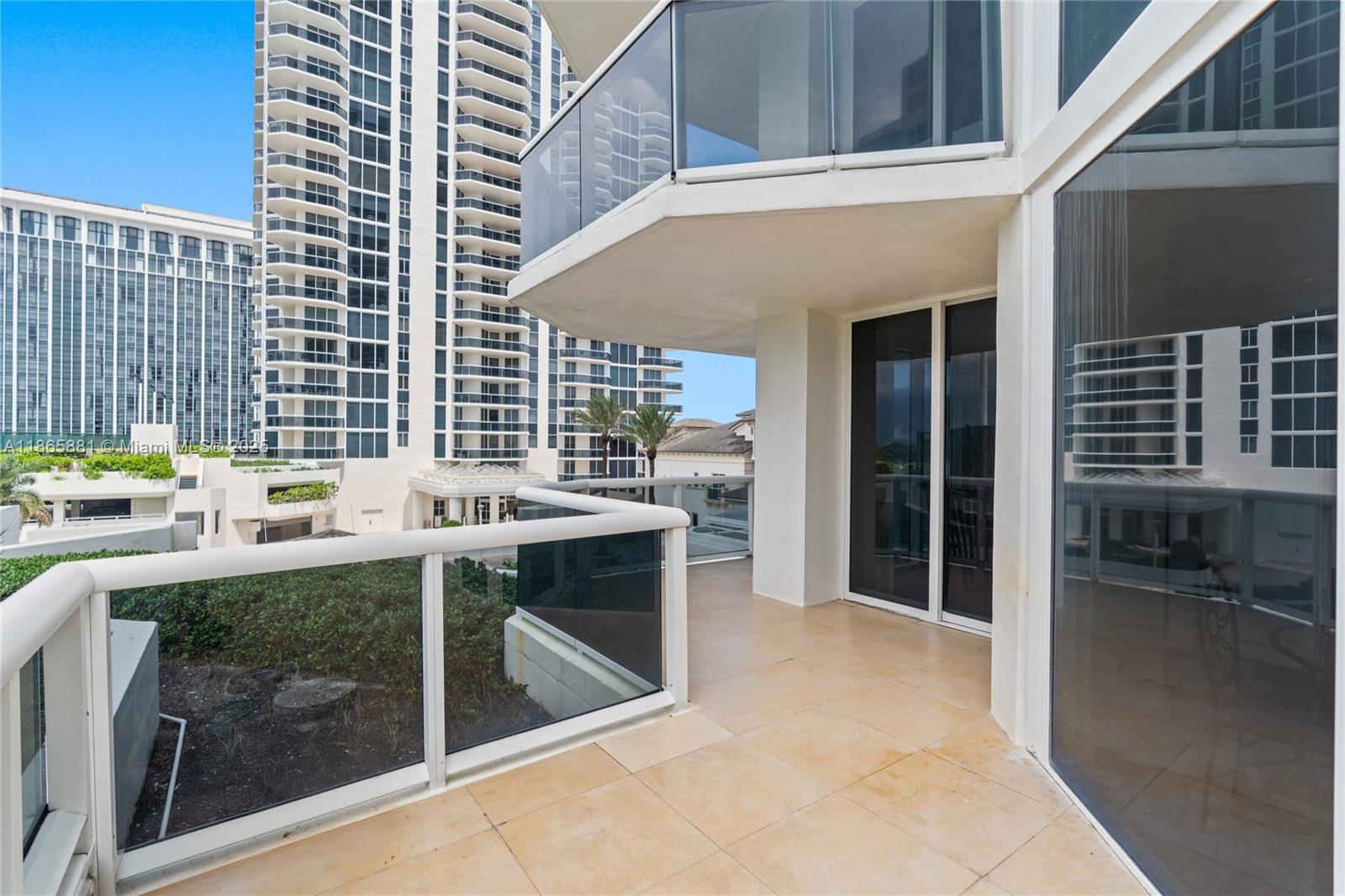 View photos, virtual tours, details... 4775 Collins Ave 507