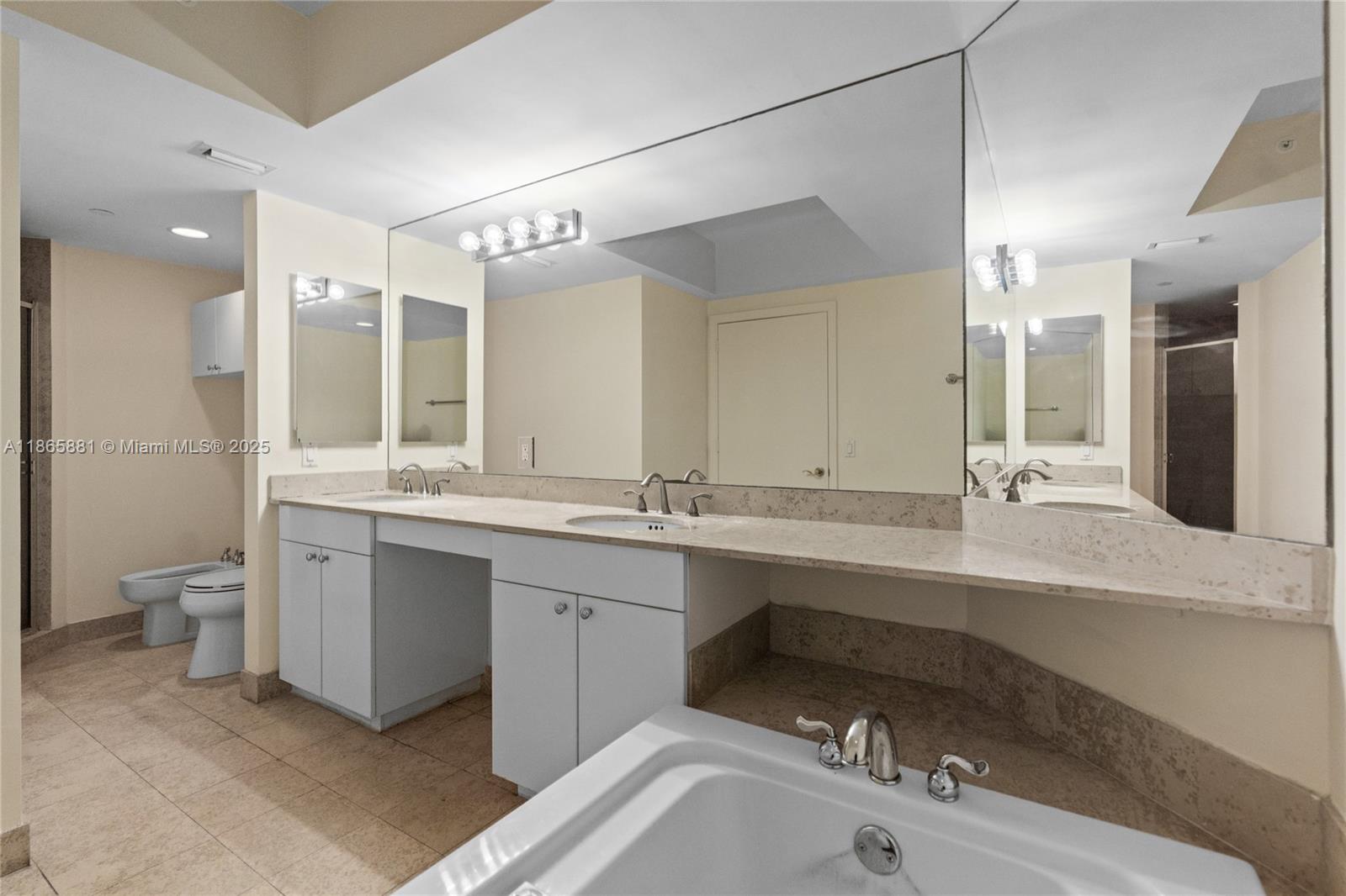 GREEN DIAMOND CONDO - Residential