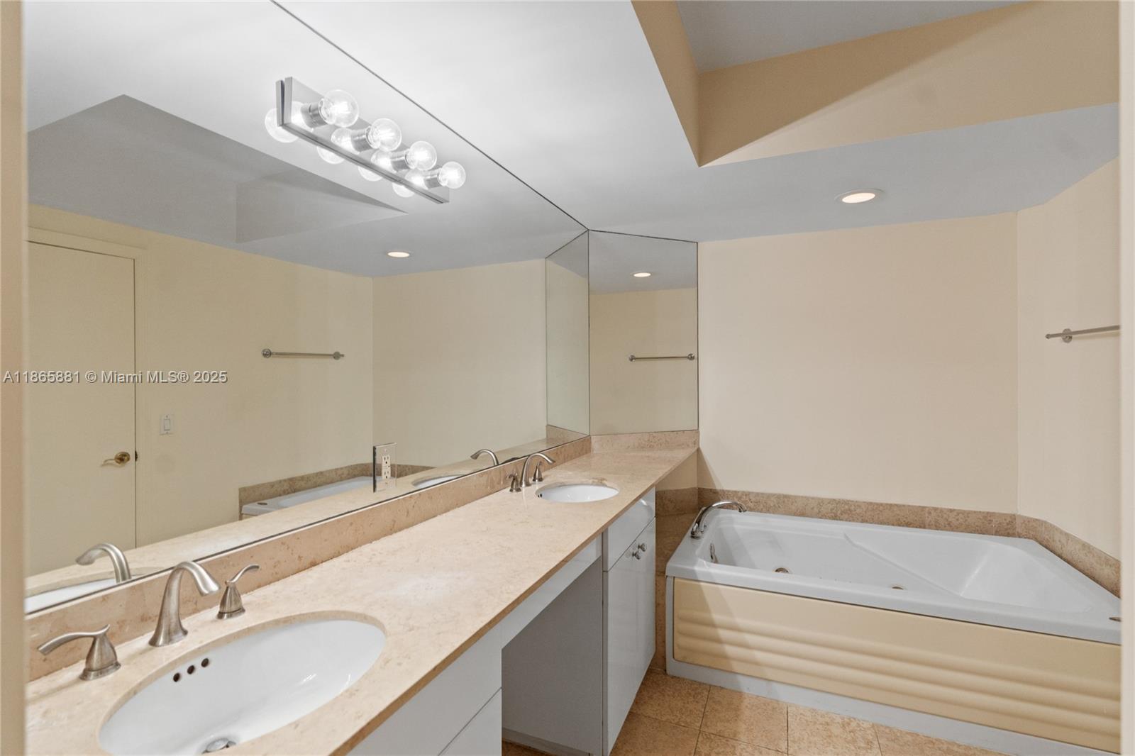 GREEN DIAMOND CONDO - Residential