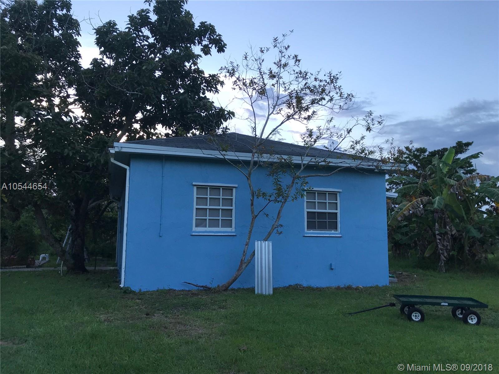 Independent Guest House 1/1. Everything is included in the month to month rent. Electricity, water, cable and internet. First month, 2nd month and last month needed to move in.