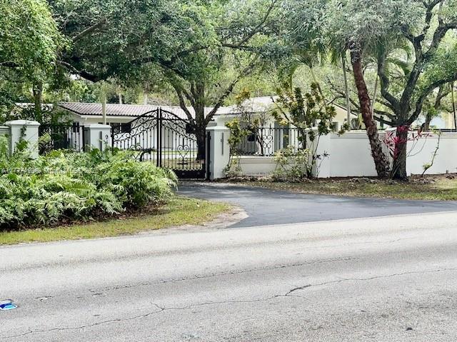 Rental Property at 9450 Sw 104 St, Miami, Broward County, Florida - Bedrooms: 5 
Bathrooms: 4  - $11,000 MO.