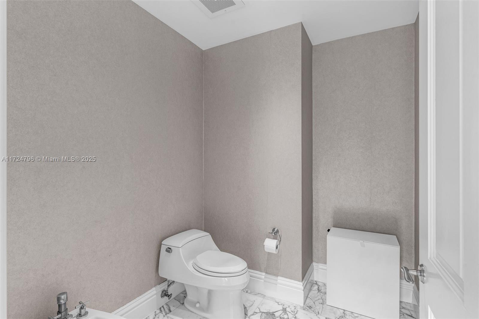 10295 COLLINS AVE RESDNTA - Residential Lease