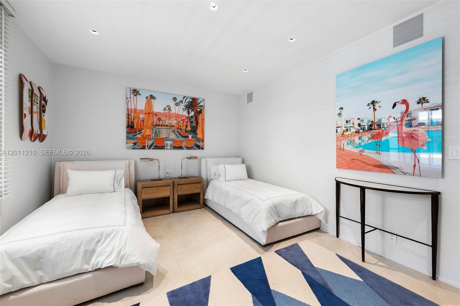 SEASIDE CONDO - Residential