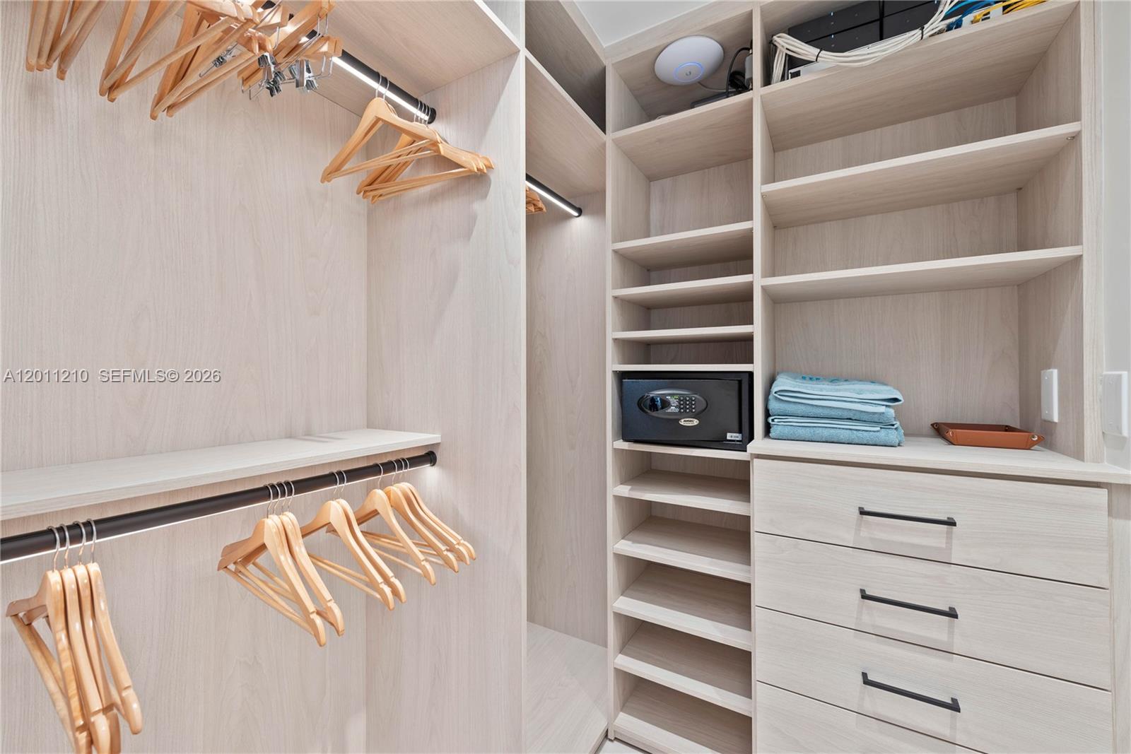 SEASIDE CONDO - Residential
