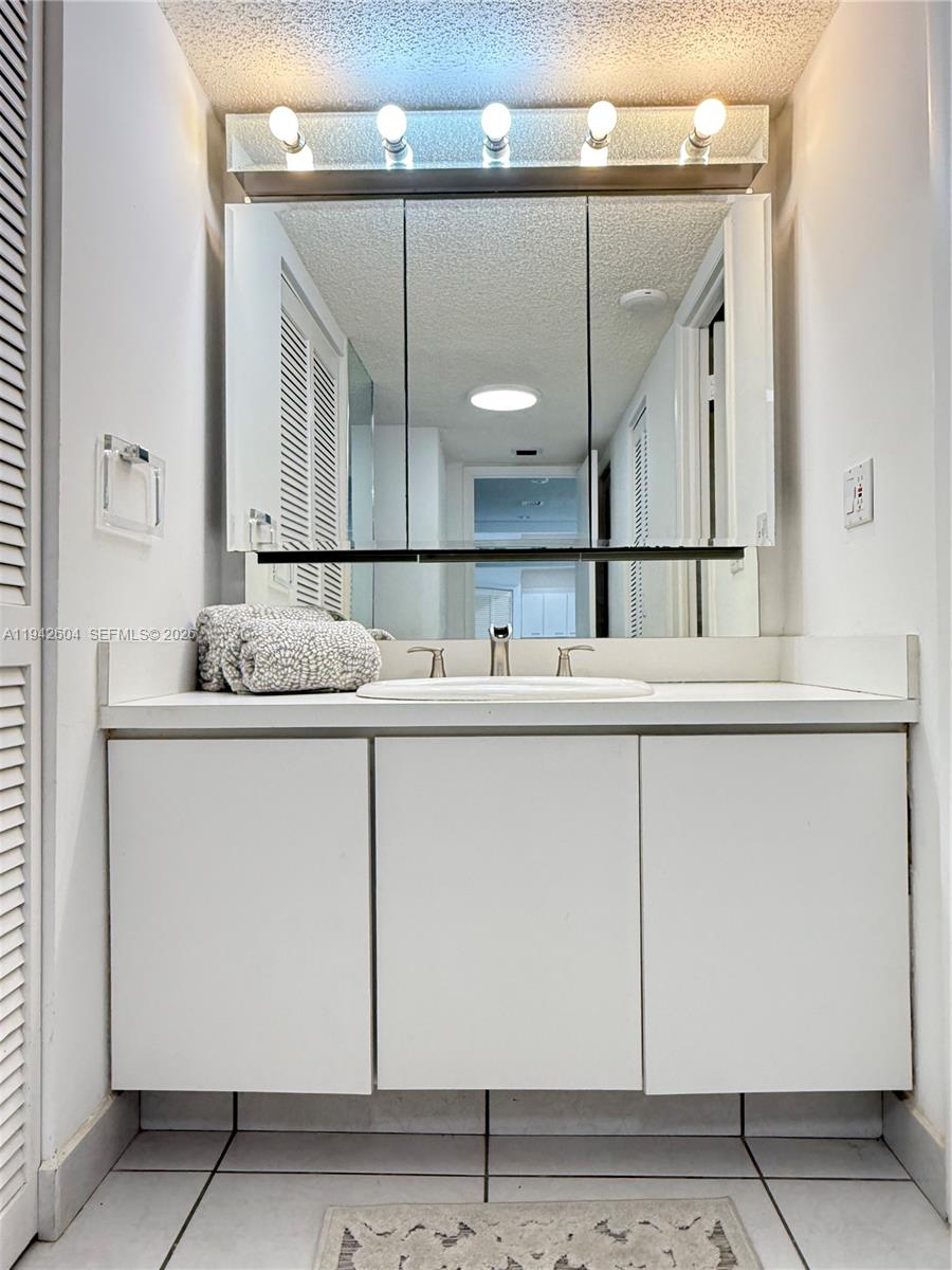 9273 Collins Ave 503