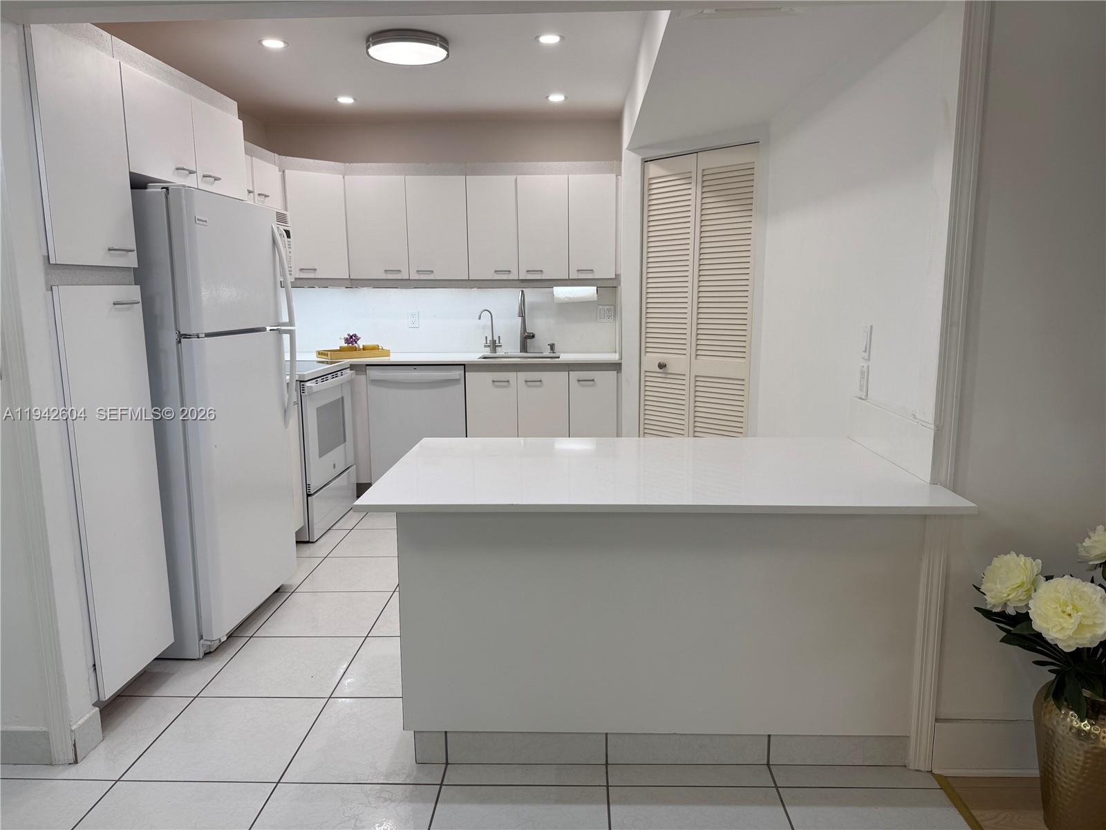 MANATEE CONDO - Residential