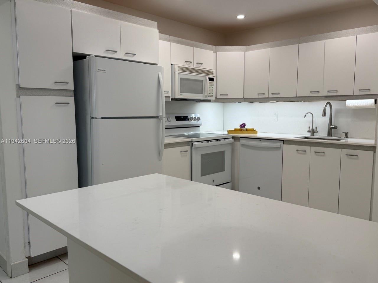 MANATEE CONDO - Residential