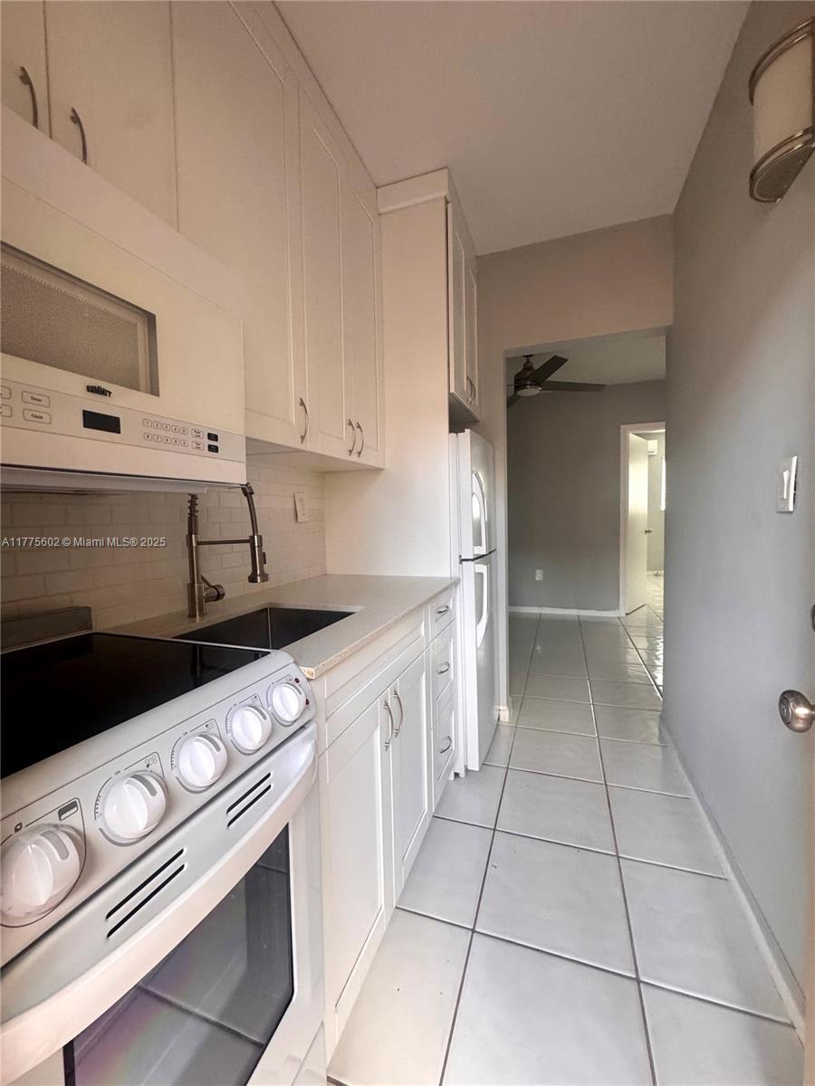 Rental Property at 6330 Sw 79th St 3, South Miami, Miami-Dade County, Florida - Bedrooms: 1 
Bathrooms: 1  - $2,000 MO.