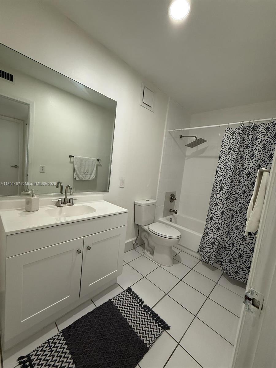 THE MEADOWS LAKE NORTH CO - Residential