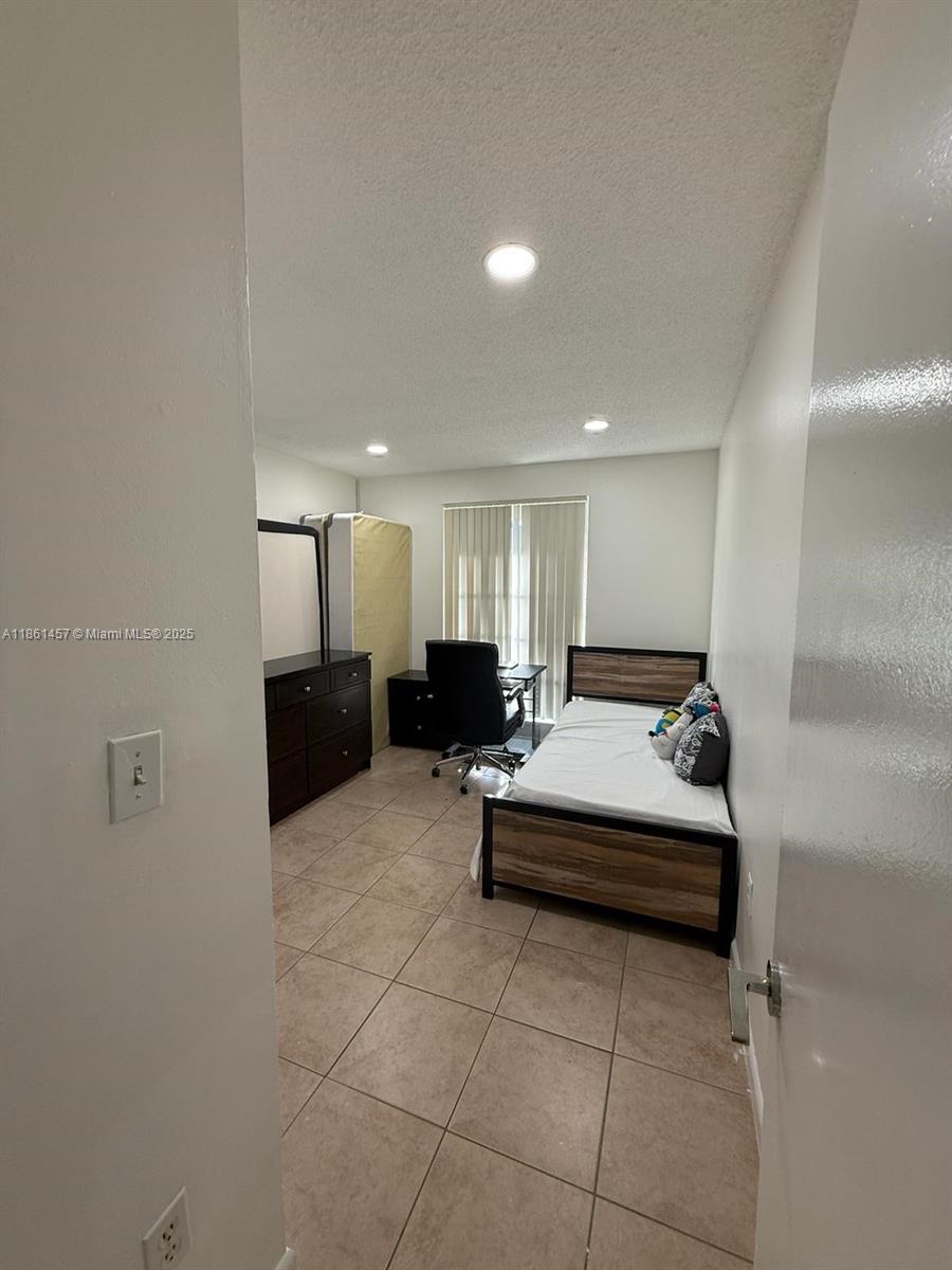 THE MEADOWS LAKE NORTH CO - Residential