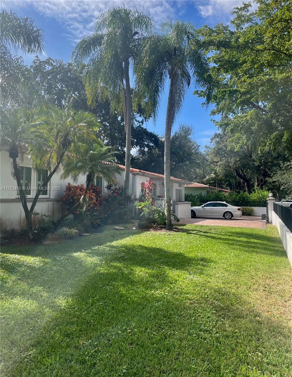 1436 Mantua Ave