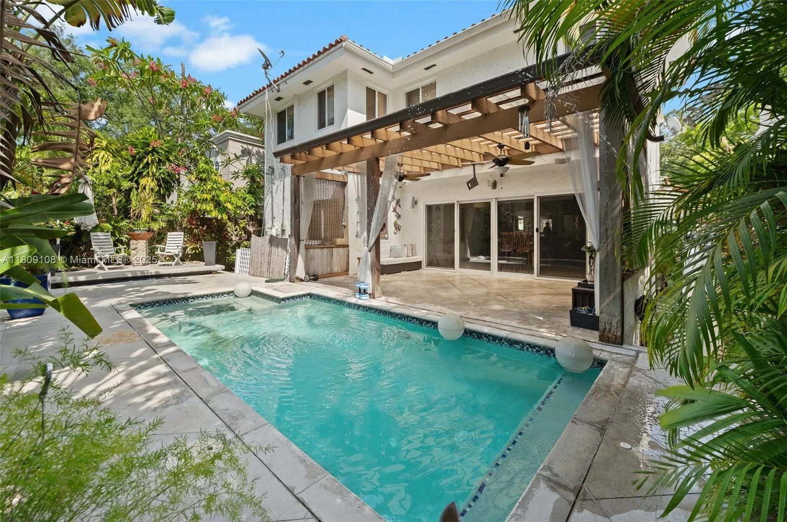 Miami, Florida 33133, United States, 3 Bedrooms Bedrooms, ,2 BathroomsBathrooms,Residential,Active,137444