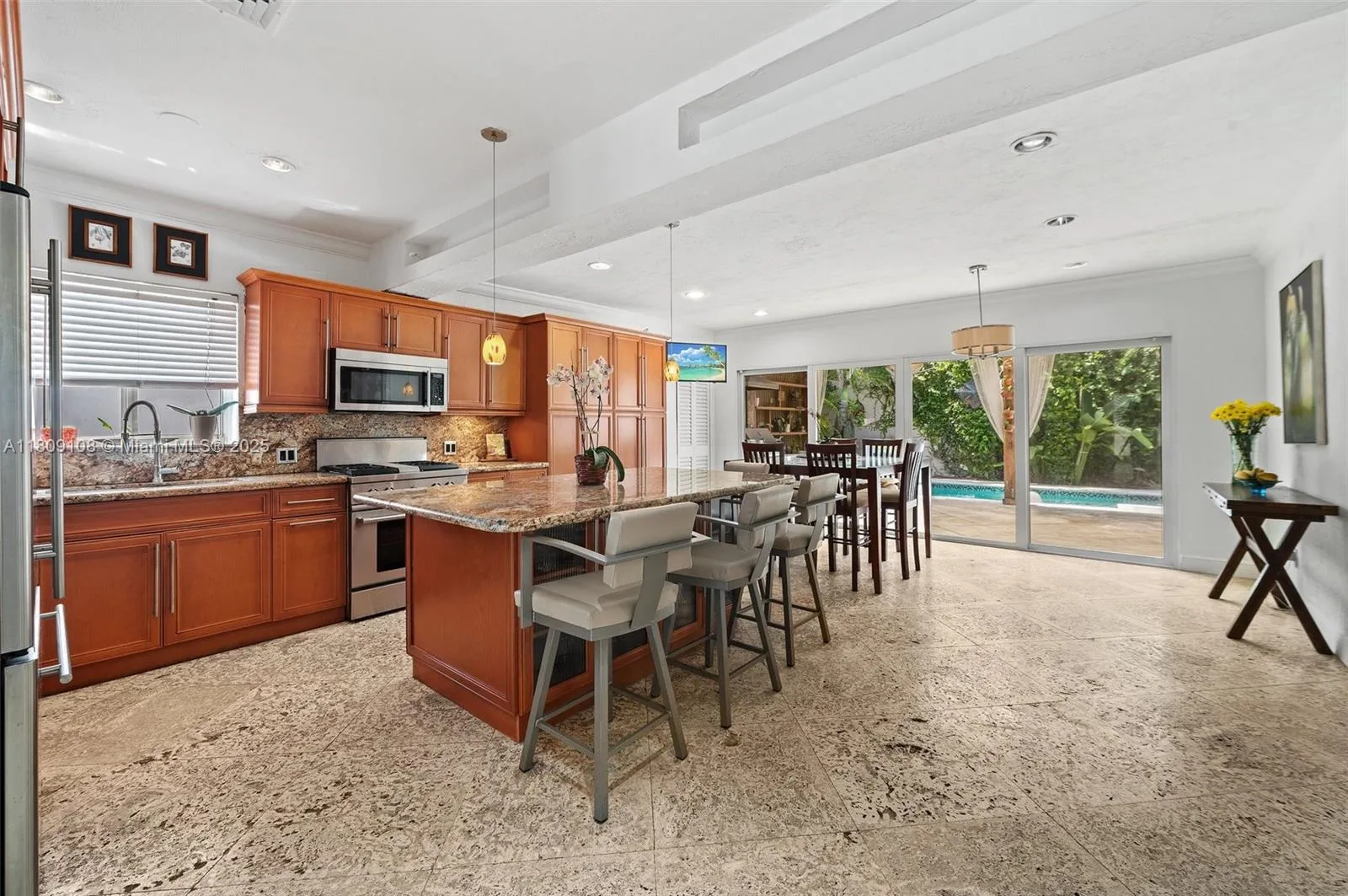 Miami, Florida 33133, United States, 3 Bedrooms Bedrooms, ,2 BathroomsBathrooms,Residential,Active,137444