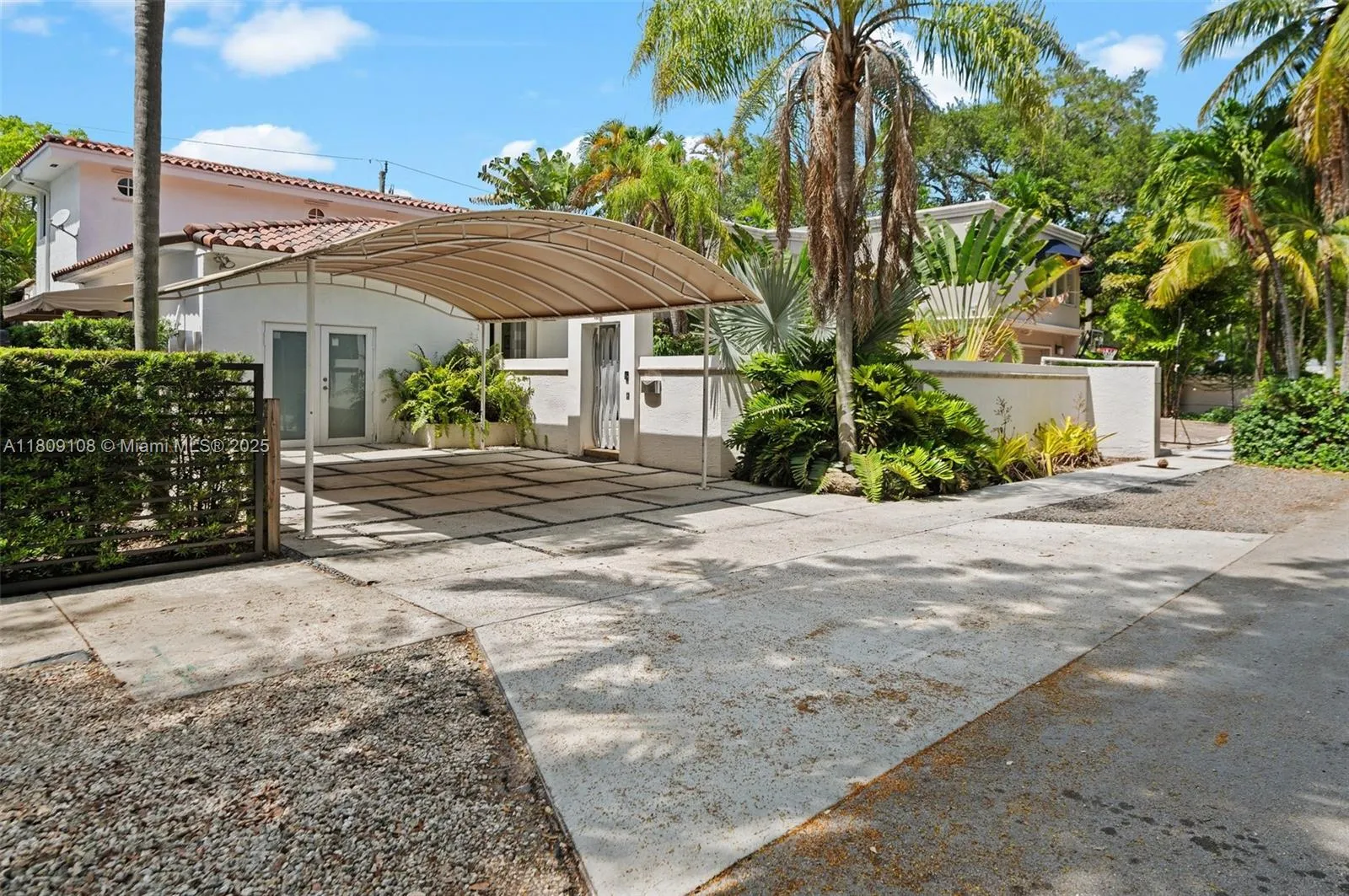 Miami, Florida 33133, United States, 3 Bedrooms Bedrooms, ,2 BathroomsBathrooms,Residential,Active,137444