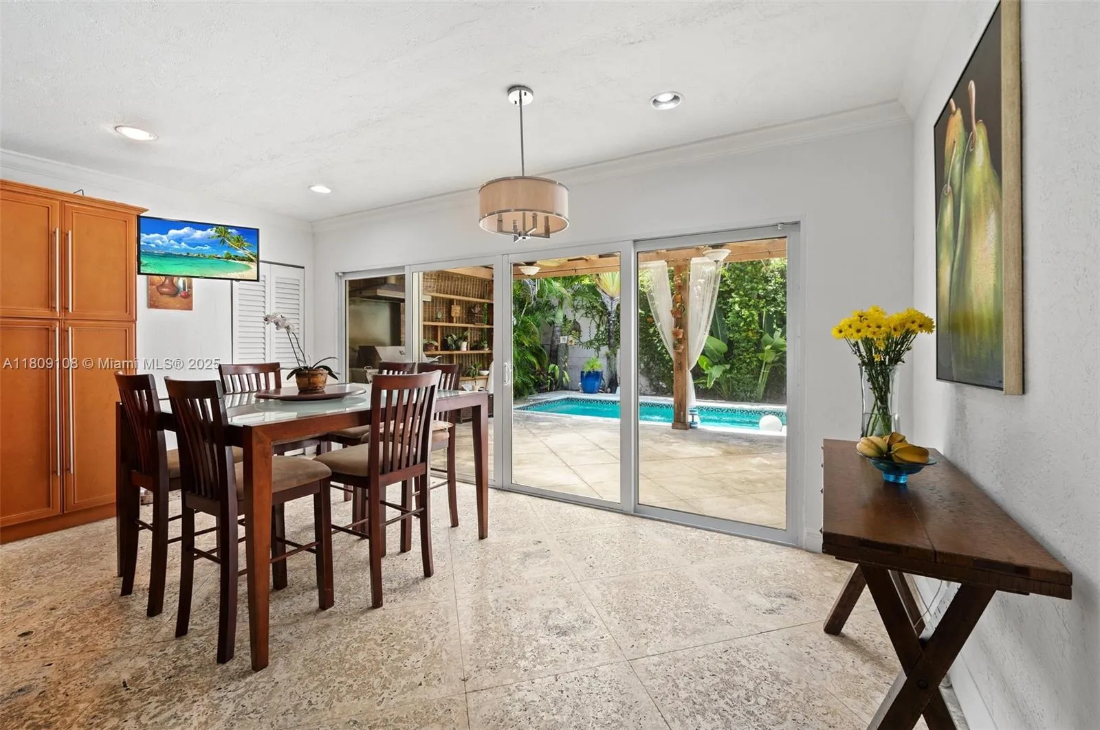 Miami, Florida 33133, United States, 3 Bedrooms Bedrooms, ,2 BathroomsBathrooms,Residential,Active,137444