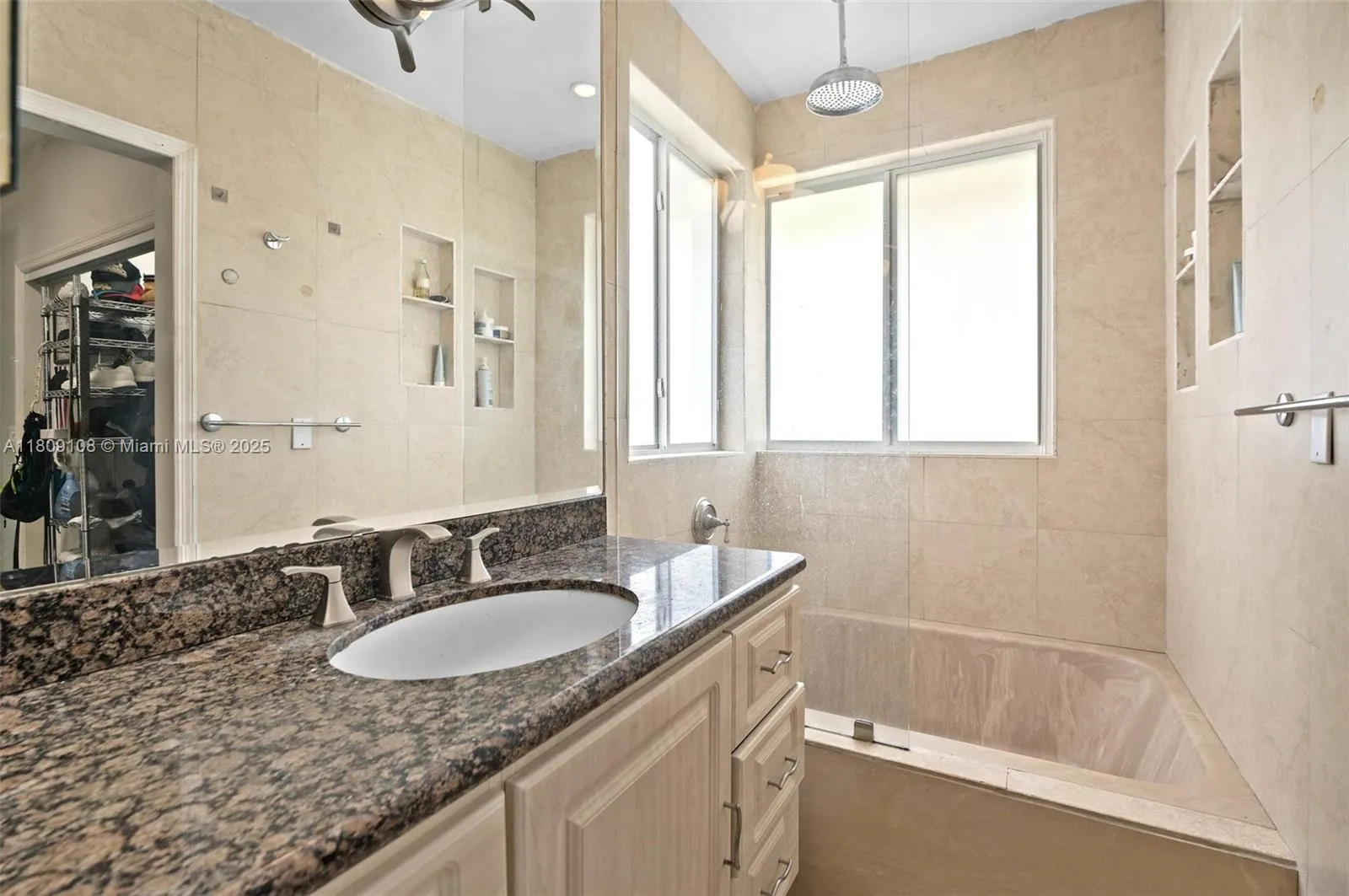 Miami, Florida 33133, United States, 3 Bedrooms Bedrooms, ,2 BathroomsBathrooms,Residential,Active,137444