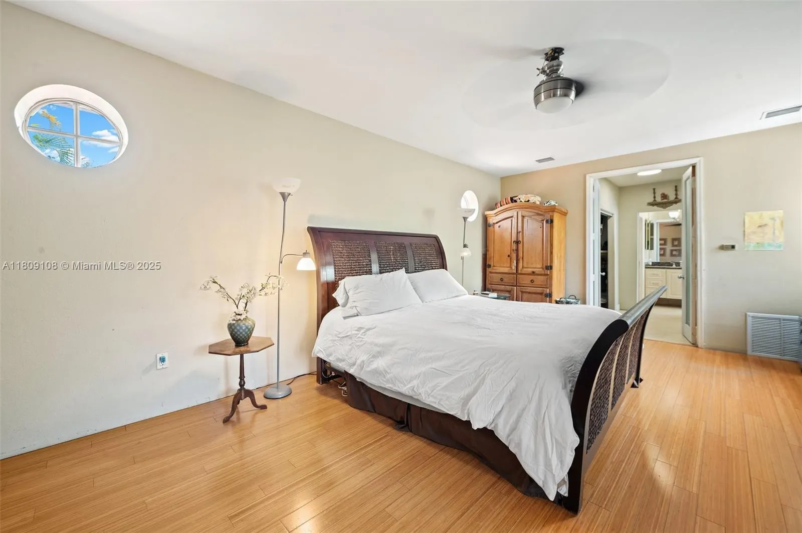 Miami, Florida 33133, United States, 3 Bedrooms Bedrooms, ,2 BathroomsBathrooms,Residential,Active,137444