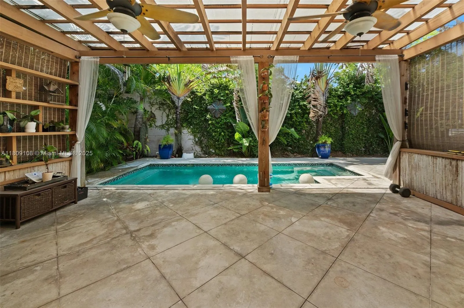 Miami, Florida 33133, United States, 3 Bedrooms Bedrooms, ,2 BathroomsBathrooms,Residential,Active,137444