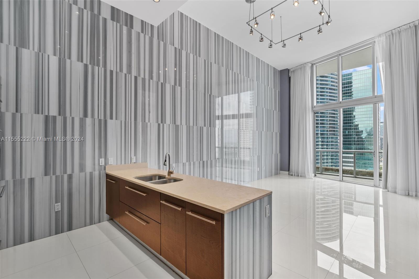 Property for Sale at 475 Brickell Ave 2812, Miami, Broward County, Florida - Bedrooms: 1 
Bathrooms: 1  - $699,000