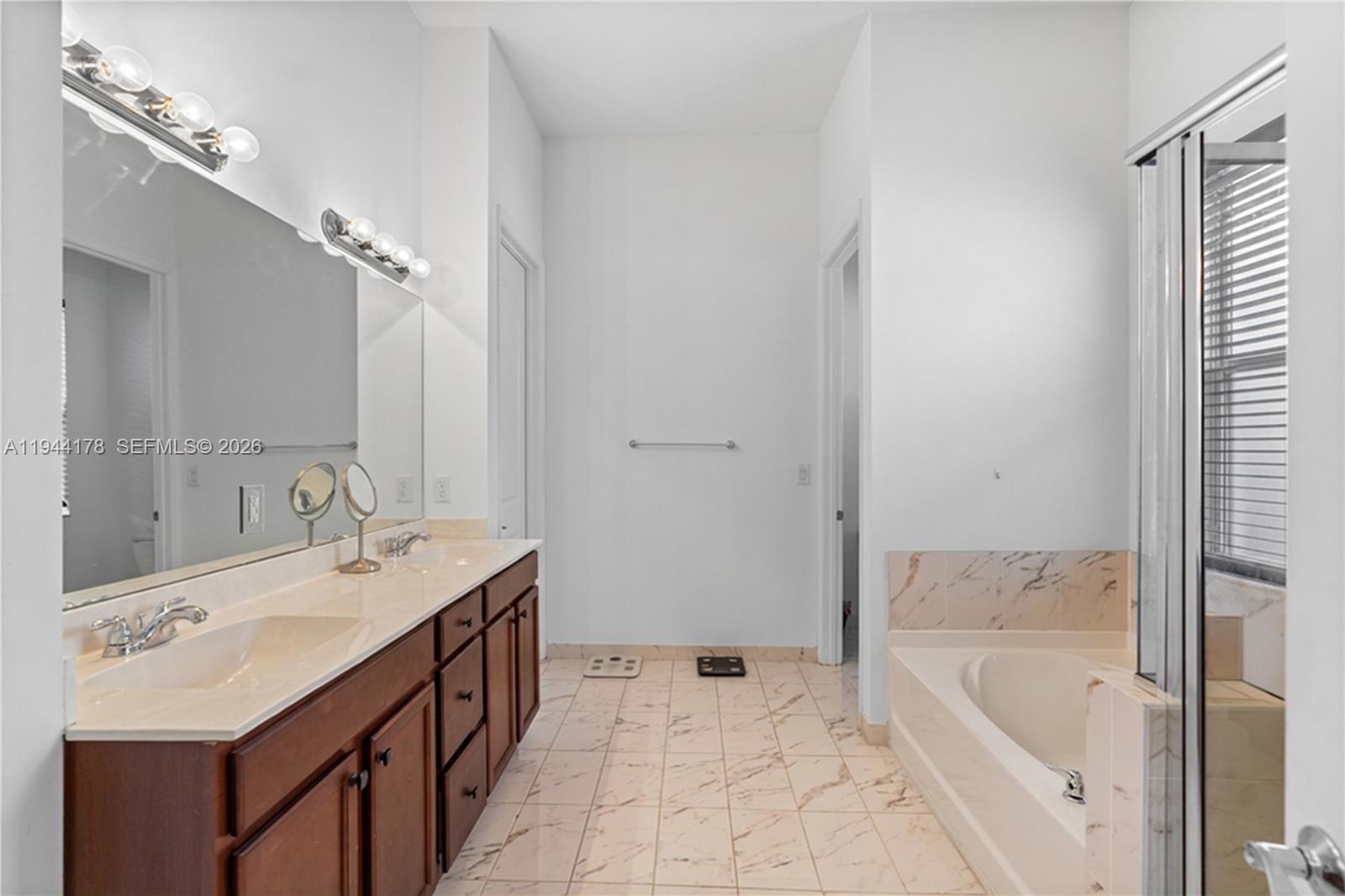 VENETIAN PARC - Residential