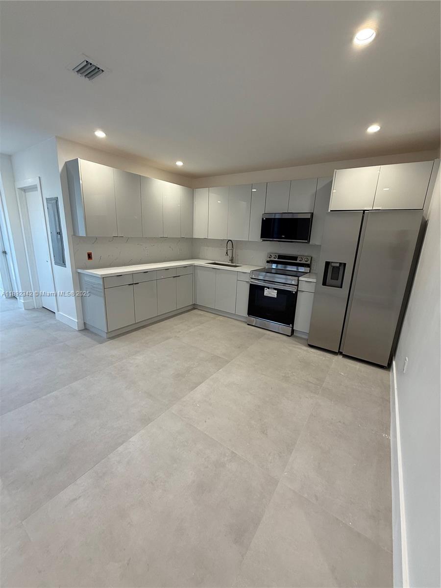 N MIAMI ESTATES - Residential Income