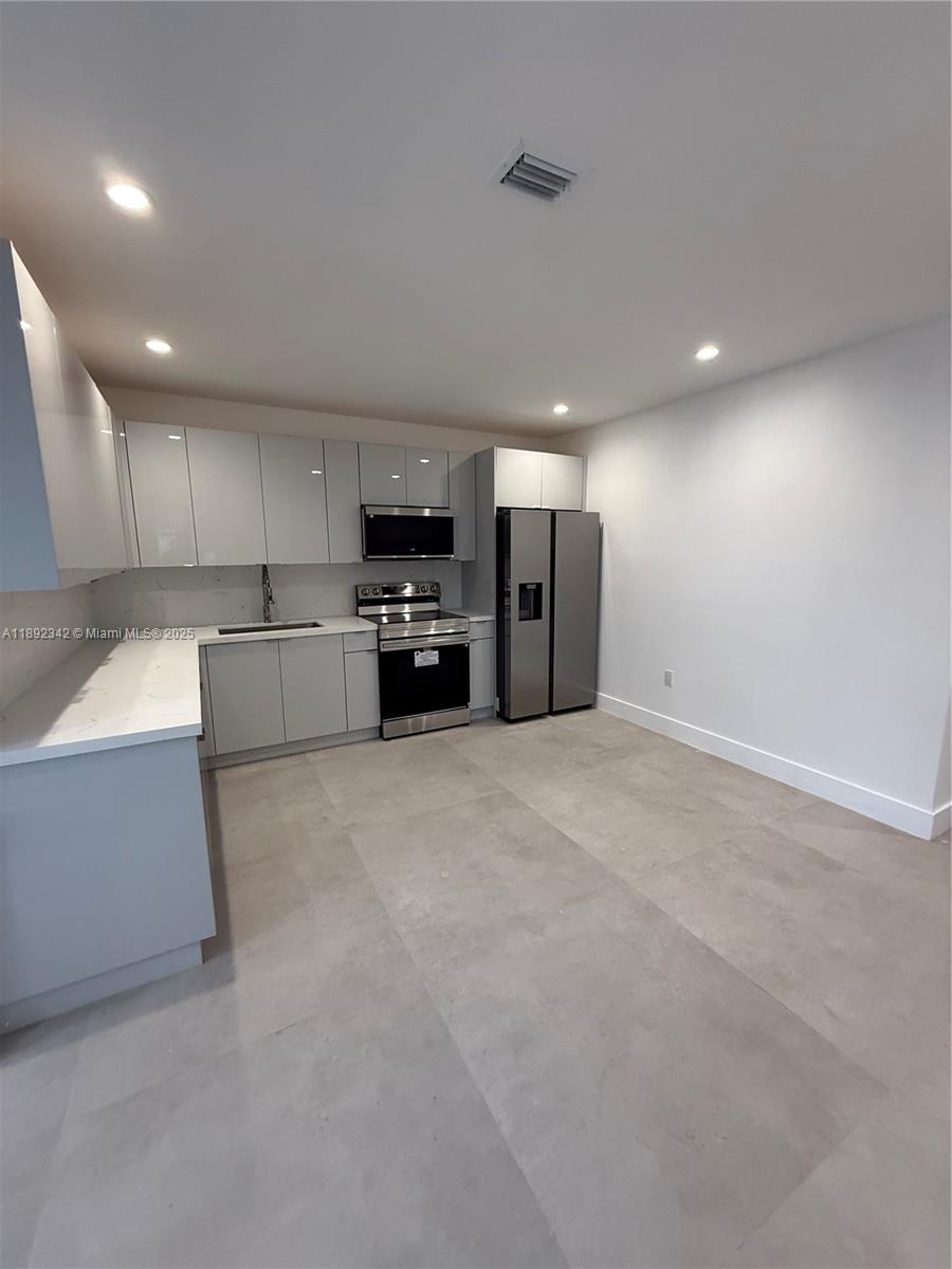 N MIAMI ESTATES - Residential Income