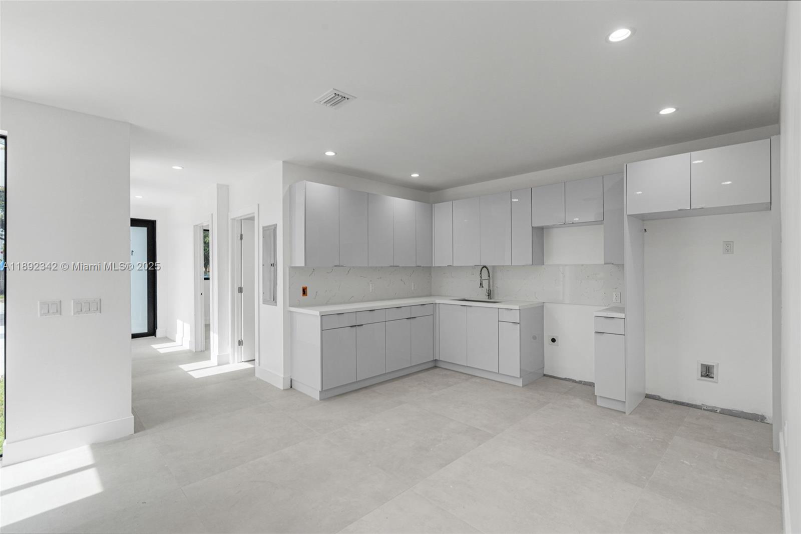 N MIAMI ESTATES - Residential Income