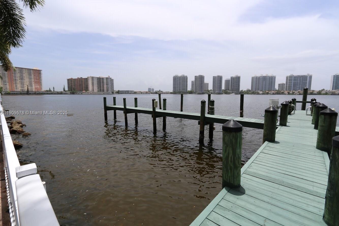 LE LAURIER CONDO - Residential Lease