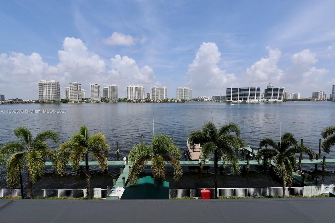 LE LAURIER CONDO - Residential Lease