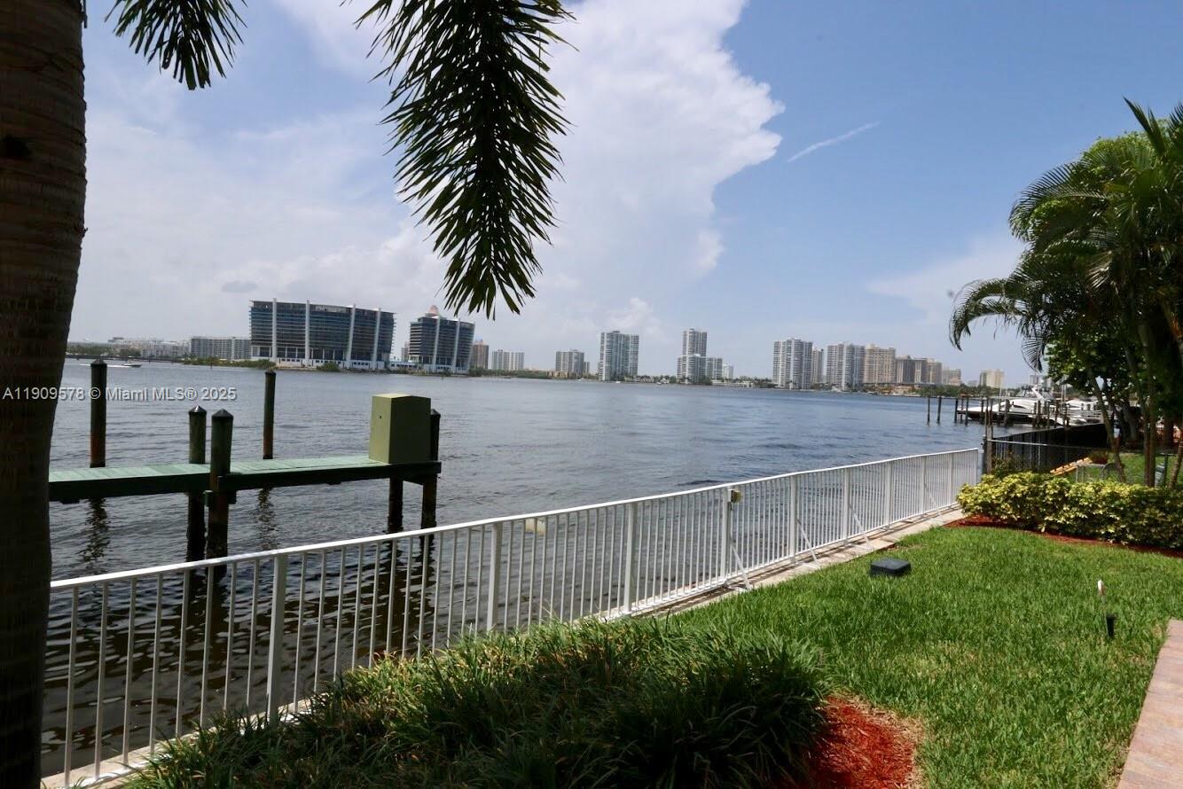 LE LAURIER CONDO - Residential Lease