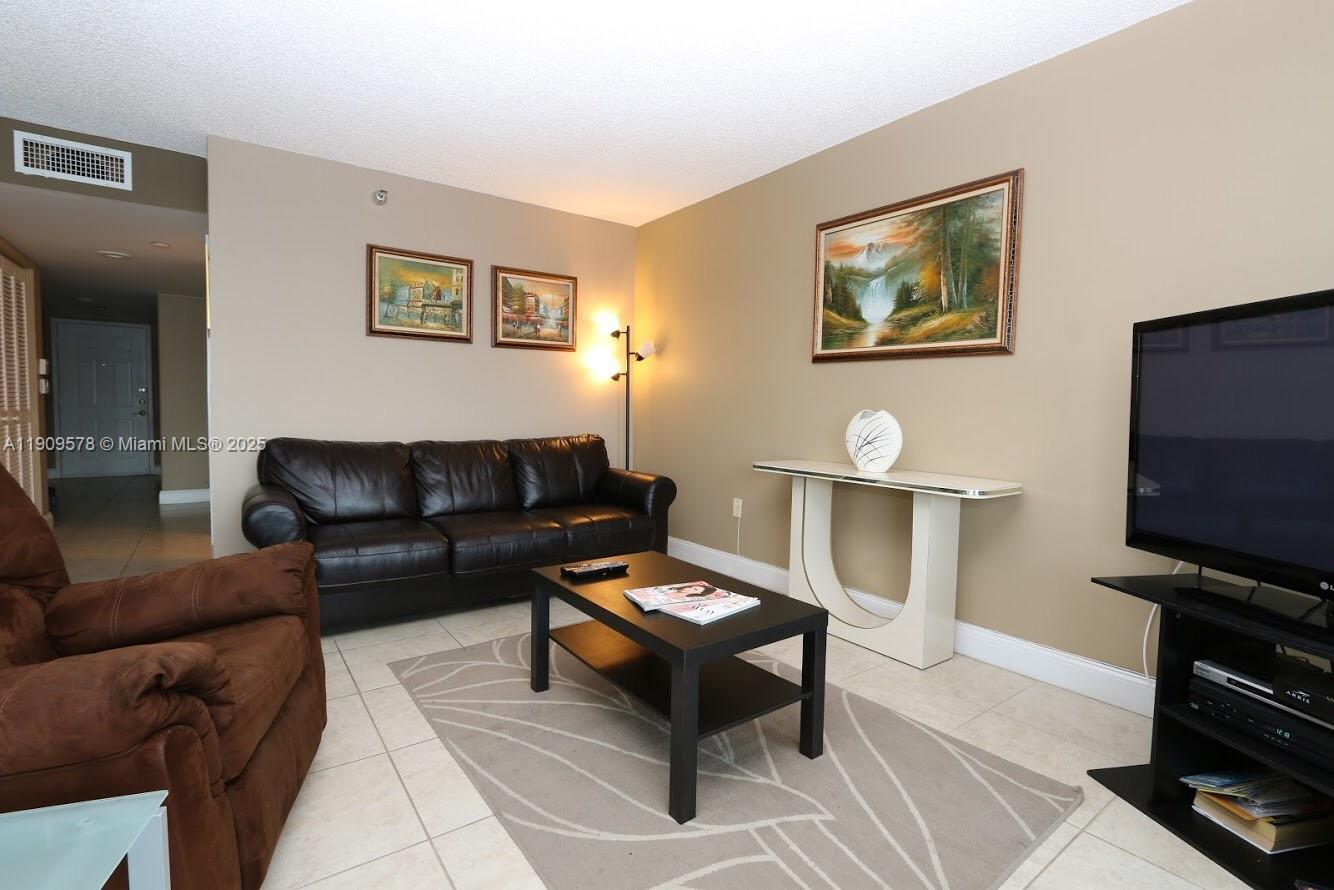 LE LAURIER CONDO - Residential Lease