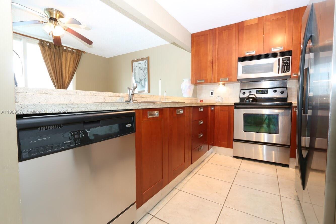 LE LAURIER CONDO - Residential Lease