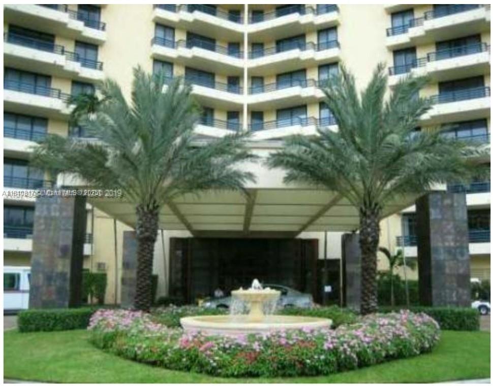 Prime Location in Aventura! 2-bedroom, 2-bathroom apartment located in the newly renovated Parc Central East. This large 1062 sq ft unit features an in-unit washer and dryer. The building offers resort-style amenities including 24-hour security, and concierge services, and valet parking. Two swimming pools, a state-of-the-art fitness center, spa, volleyball court, fitness classes, and more!
Ideally situated just minutes from Aventura Mall, within walking distance to houses of worship, top-rated schools, restaurants, Sunny Isles Beach, and the scenic Jogging Circle. A must-see opportunity – schedule your visit today!
