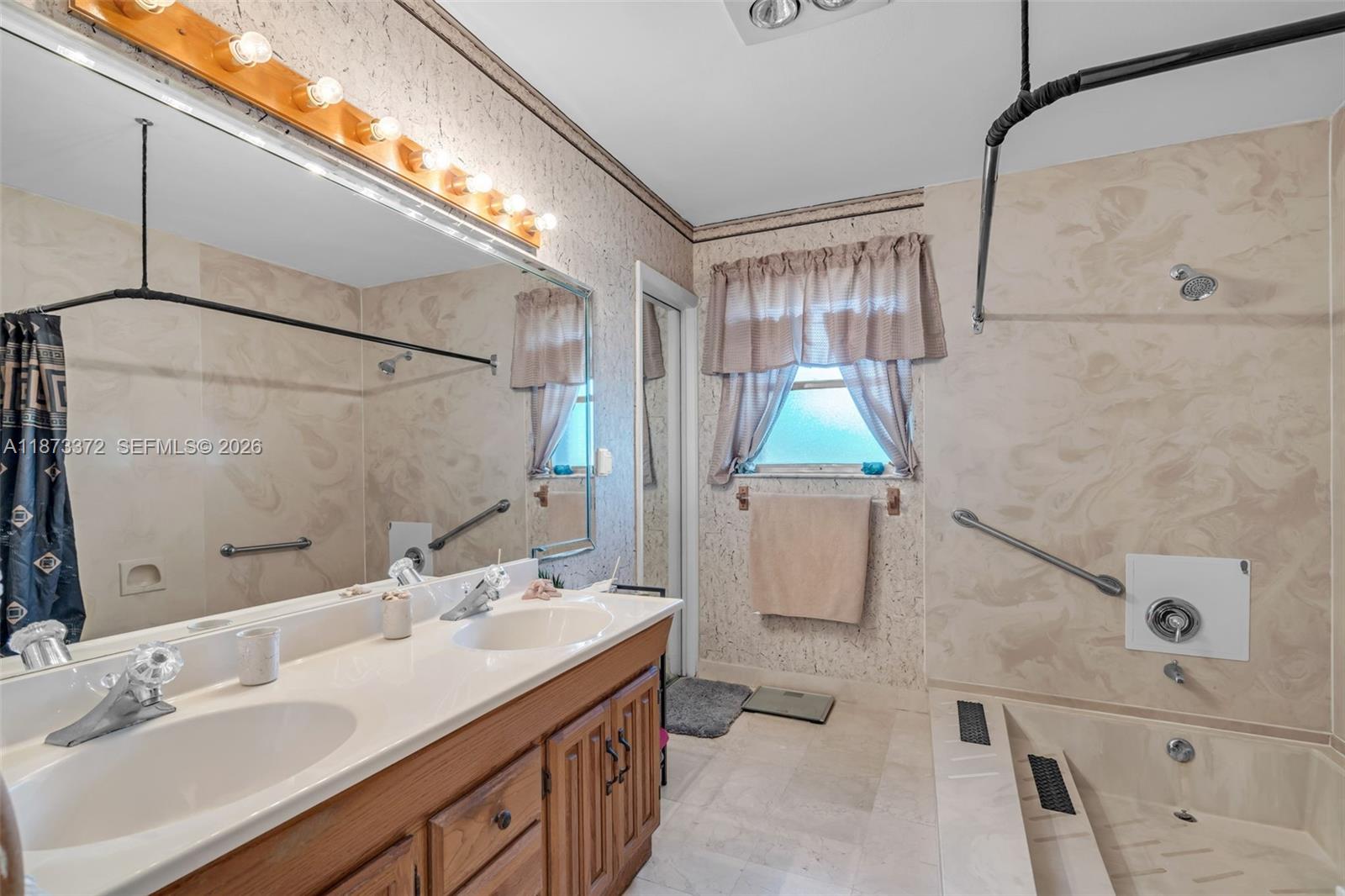 BONAVENTURE LAKES - Residential