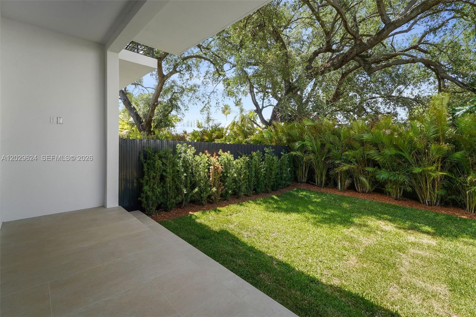 AMND MIAMI SUBURBAN ACRES - Residential