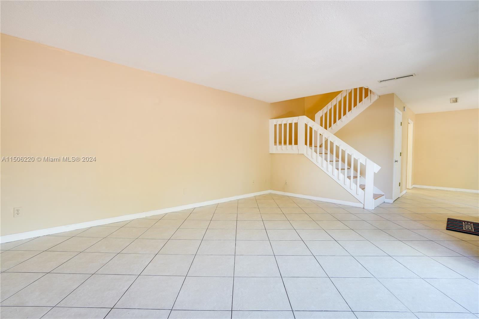 1458 N Lawnwood Cir 27C